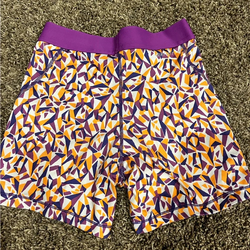 Girls Nike pro spandex - Picture 2 of 3